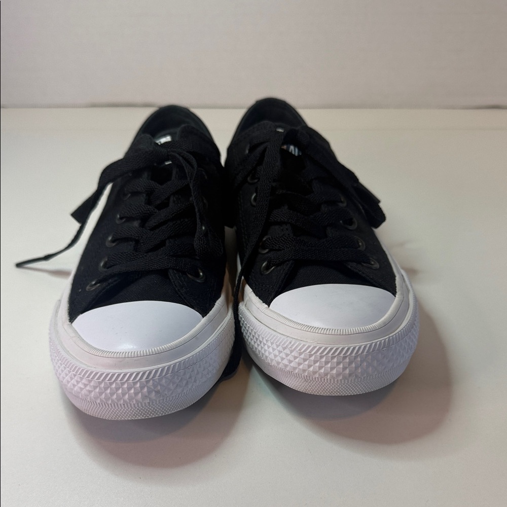 Converse Chuck Taylor Low-Top Sneakers in Black and White Size 7